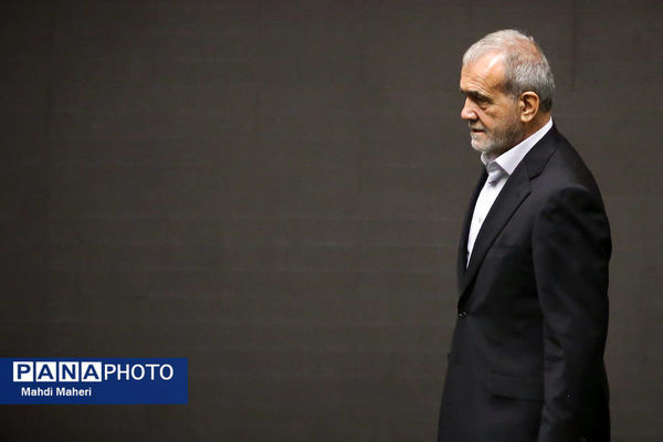 حضور رئیس‌جمهور در صحن علنی مجلس برای تقدیم بودجه