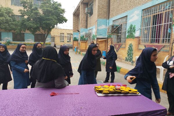 مراسم روز دختر و تقدیر از دانش‌آموزان نمونه و رتبه برتر