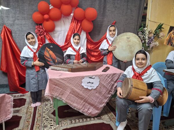 جشنواره ماها در مدرسه مصطفوی سامان 