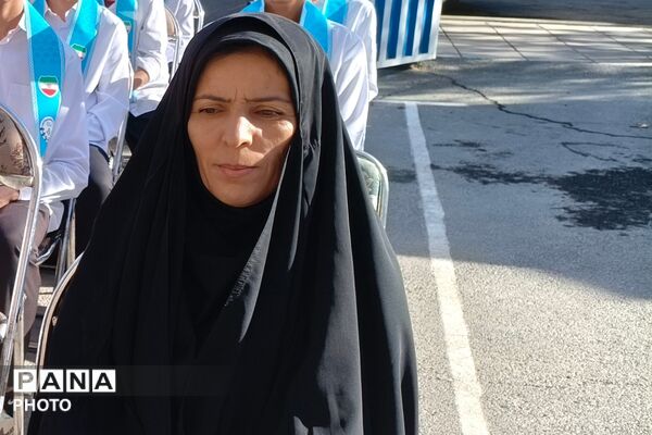 آغاز سال تحصیلی در دبیرستان نمونه دولتی شهدای علم و فناوری با عطر دفاع مقدس