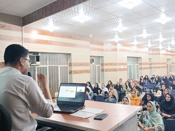 دومین کارگاه روانشناسی برای تربیت نسل فردا در حاجی‌آباد