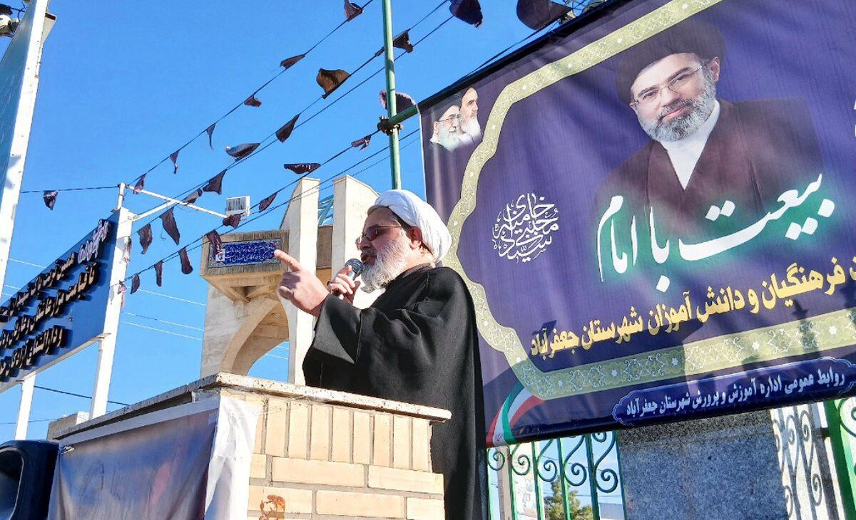 خط مقدم دانش آموزان دفاع از وحدت و انسجام ملی است