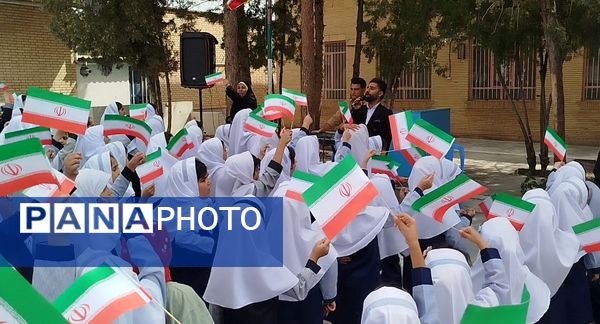زنگ مهر در دبستان دخترانه سما با حضور مسئولان آموزش و پرورش و دانشگاه آزاد اسلامی کاشمر 
