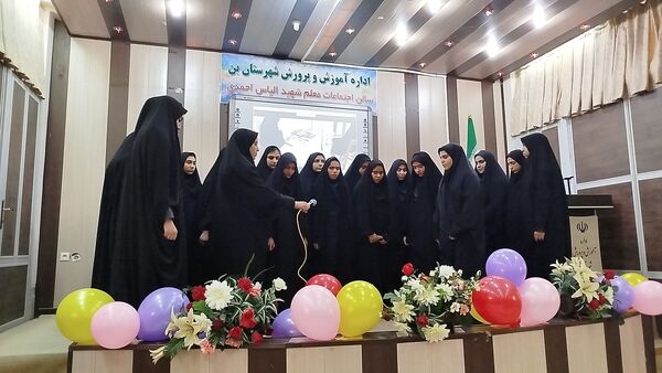 تجلیل از برگزیدگان مسابقات فرهنگی و هنری بن