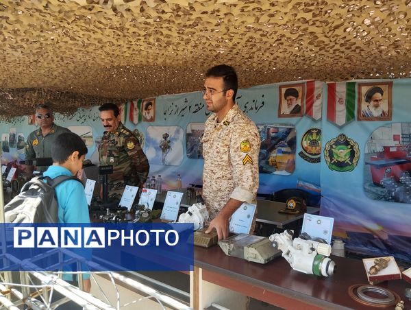 بازدید دانش‌آموزان از نمایشگاه اقتدار شیراز