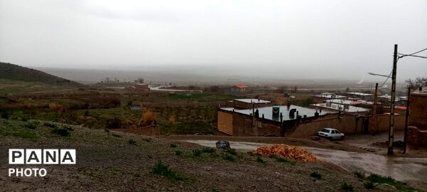 بارش باران بهاری در روستا بتو 