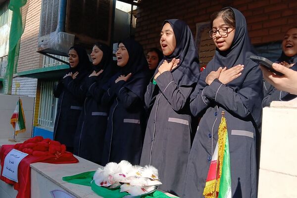 حضور دانش‌آموزان مدارس ناحیه دو شهرری در جشن ولادت حضرت فاطمه (س)