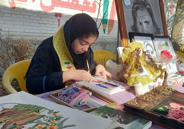 همایش بزرگ یاوران انقلاب در آموزشگاه دخترانه جنت ملارد 
