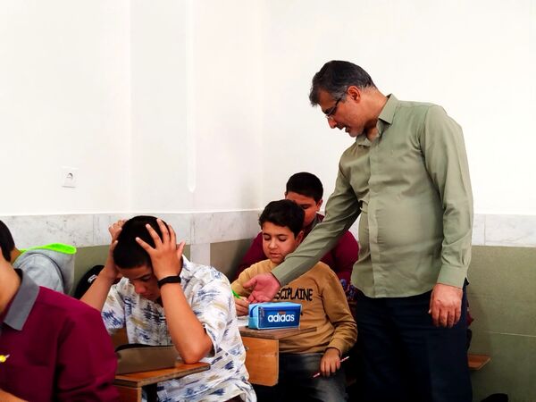 آزمون سنجش در دبیرستان میثاق 