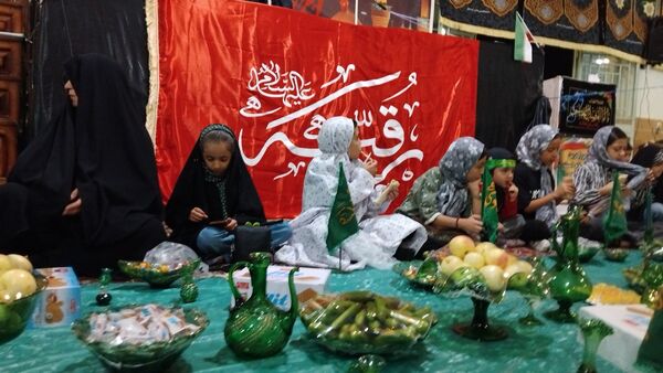 برپایی سفره حضرت‌رقیه (س) در شهر وردنجان