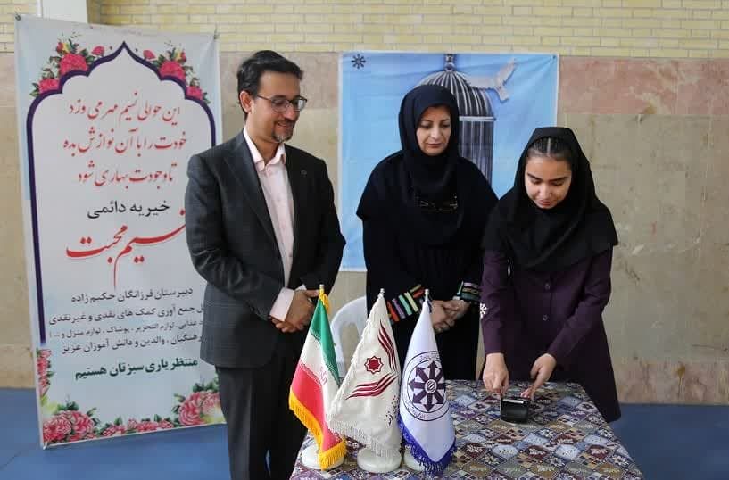 کمک 71 میلیون تومانی دانش‌آموزان دبیرستان دخترانه فرزانگان حکیم زاده جهت آزادی مادر زندانی