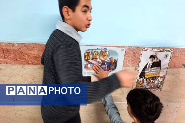 جشن آغاز دهه فجر در دبیرستان شهید احمدی روشن 