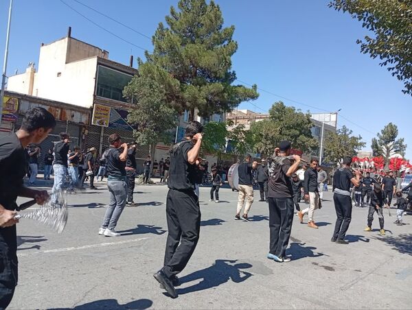 مراسم عزاداری و زنجیر زنی به مناسبت شهادت امام حسن عسکری«ع»
