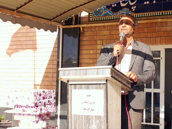 تقدیر مدیر دبیرستان رئیس زاده از پرسنل نیروی انتظامی خلیل آباد