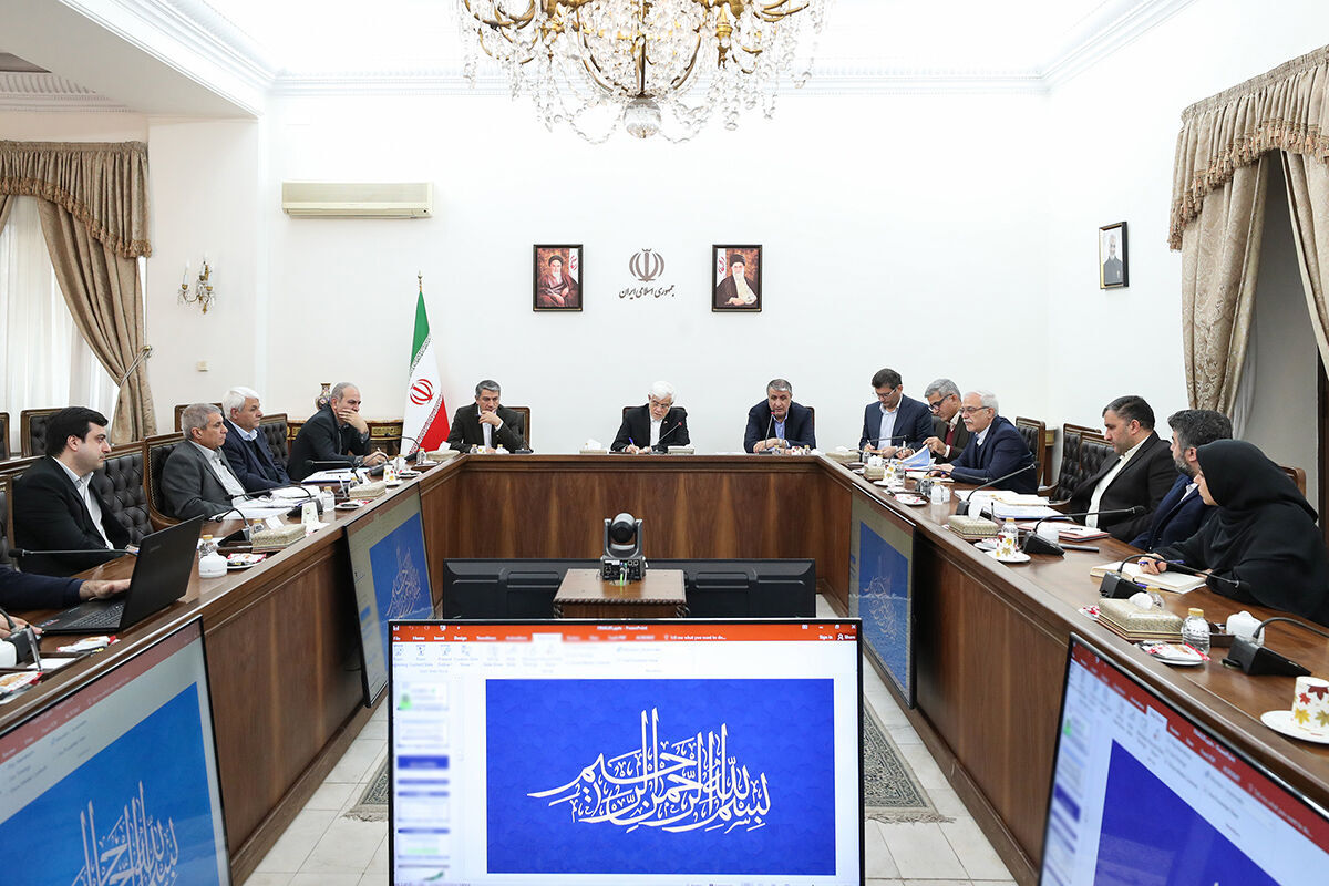 عارف: طرح ۲۰ هزار مگاوات نیروگاه های اتمی یک ضرورت انکار ناپذیر است