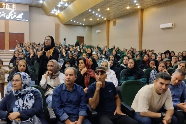 اولین جلسه هدایت تحصیلی دبیرستان پویش ناحیه ۳شیراز 