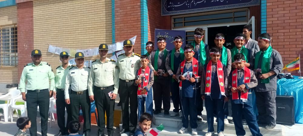 مراسم ویژه  هفته نیروی انتظامی در آموزشگاه پویندگان فرهنگ خلیل آباد