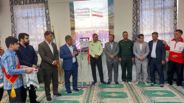 مراسم هفته گرامیداشت پدافند غیرعامل در دبیرستان دور اول صدرا مهریز