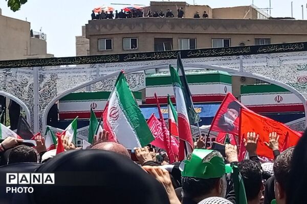 حماسه حضور مردم ایران در مراسم تشییع رهبر شهید