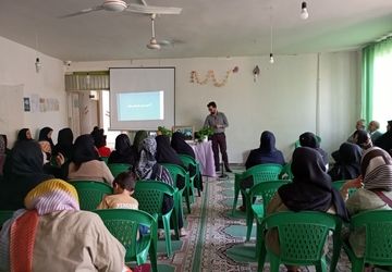 جلسه آموزش خانواده در دبستان شهیدان کرخه 