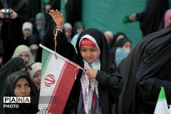  شور و شعور دخترانه در جشن میلاد حضرت معصومه (س) در همدان