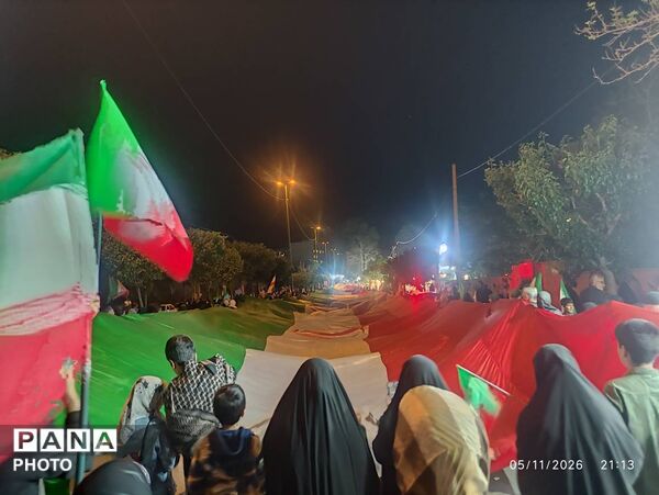 رونمایی از بزرگترین پرچم جمهوری اسلامی ایران در ابعاد هزار متر مربع 