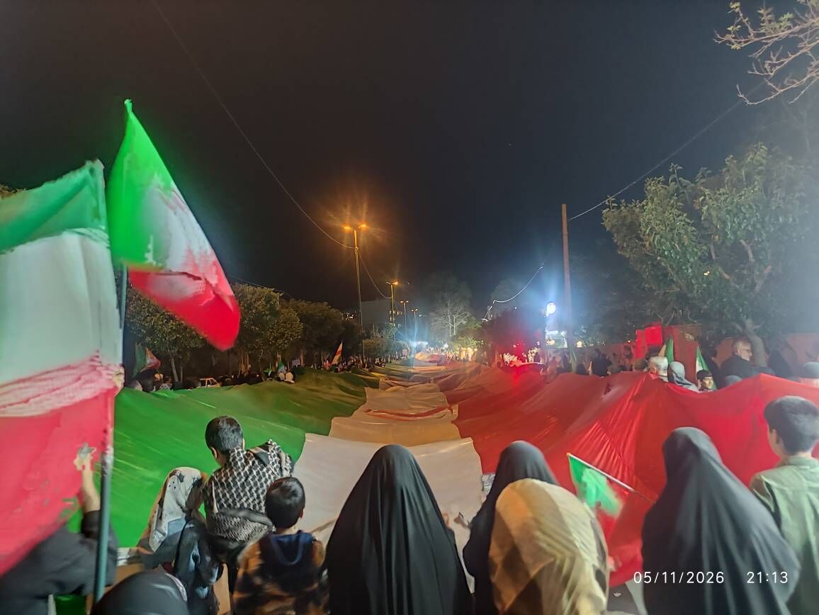 رونمایی از بزرگترین پرچم جمهوری اسلامی ایران در ابعاد هزار متر مربع 