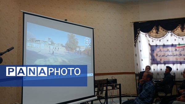 حضور مسئولان آموزشی در بن برای گفت‌وگو دربارهٔ مسائل مدارس با اولیا