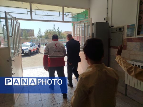 مراسم اهدای بسته های لوازم التحریر به دانش آموزان لازم التوجه دبستان شهید پسندیده فدافن