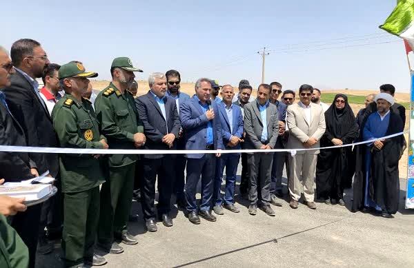 افتتاح یک جاده بین مزارع در بیضا 
