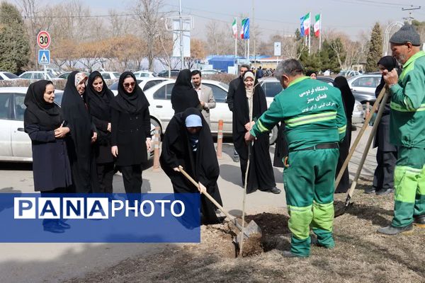دانشگاه سبز می‌اندیشد