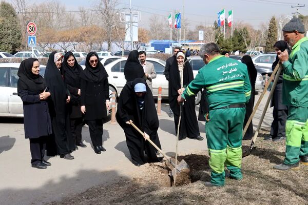 دانشگاه سبز می‌اندیشد