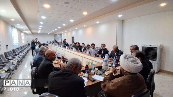 نشست معاون وزیر صمت با مسئولین کارخانجات شهرک صنعتی کاشمر