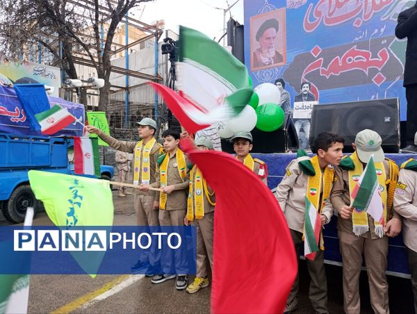 حضور چشمگیر مردم بجنورد در راهپیمایی ۲۲ بهمن