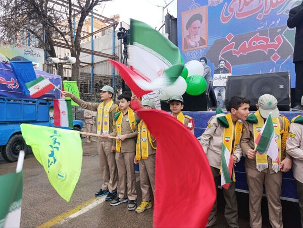 حضور چشمگیر مردم بجنورد در راهپیمایی ۲۲ بهمن
