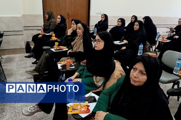 همایش فصلی مدیران مدارس فشافویه با تأکید بر قانون مداری، ارتقای کیفیت آموزشی و سلامت دانش آموزان 