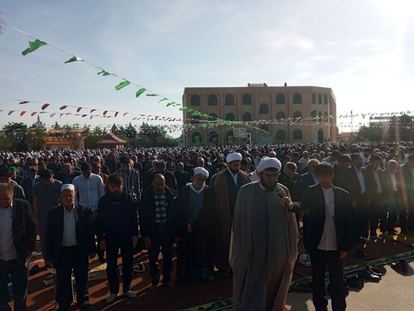 اقامه نماز عید فطر در شهرستان چناران