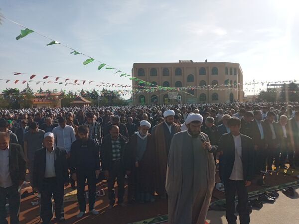 اقامه نماز عید فطر در شهرستان چناران