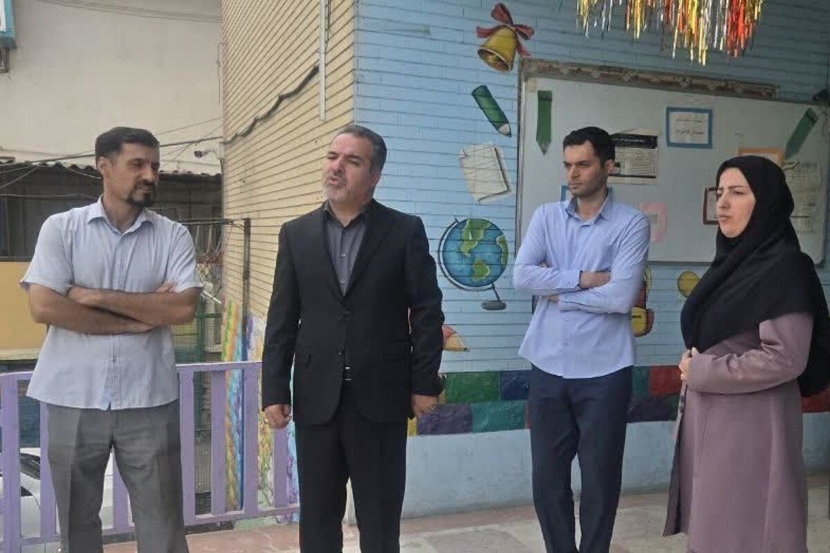 بازدید مدیر آموزش و پرورش ناحیه دو شهرری از دبستان پانزده خرداد 