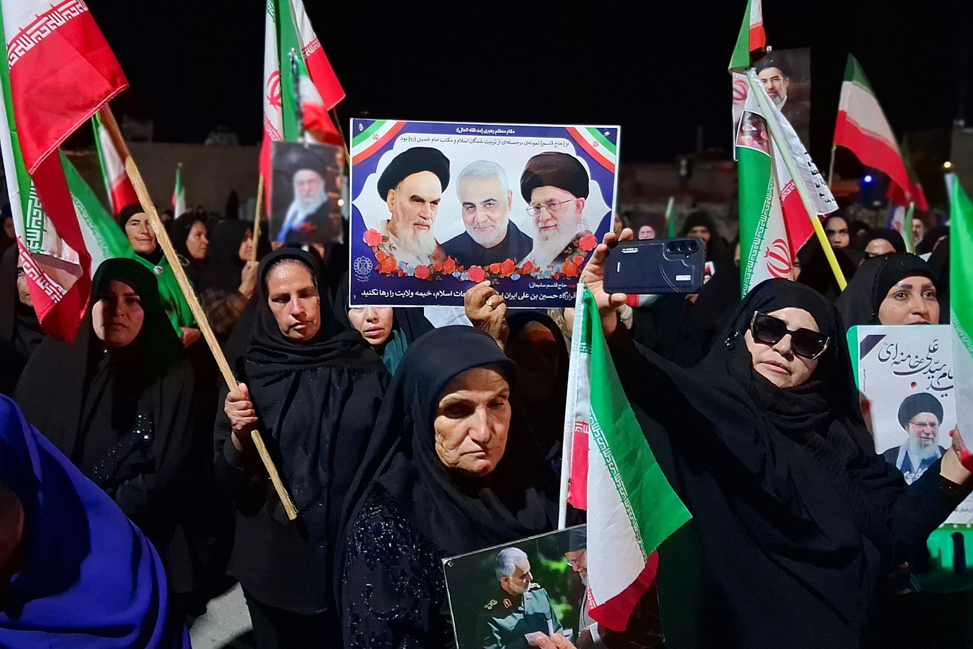 مردم شهر باشت همچنان پای عهد خود هستند و تا زمان پیروزی نهایی در خیابان‌ها میدان‌داری می‌کنند