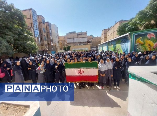 مراسم جشن عاطفه‌ها با یاد و خاطره شهید سید حسن نصرالله در دبیرستان میرزا جعفر سروقد