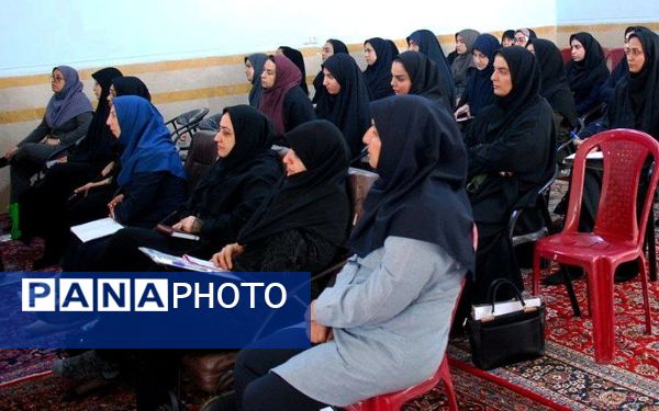 نشست تخصصی شورای آموزگاران قطب ۱ شهر قیامدشت 