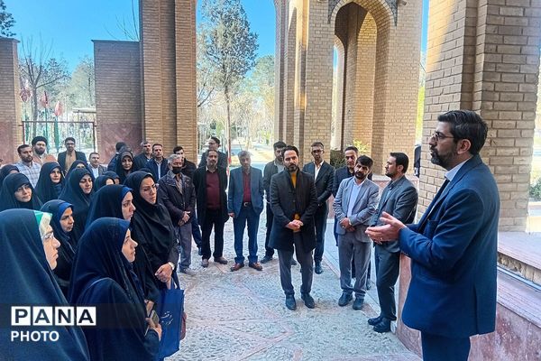 غبار روبی مزار شهیدان رجایی و باهنر با حضور وزیر آموزش و پرورش به مناسبت سالروز تاسیس امور تربیتی 