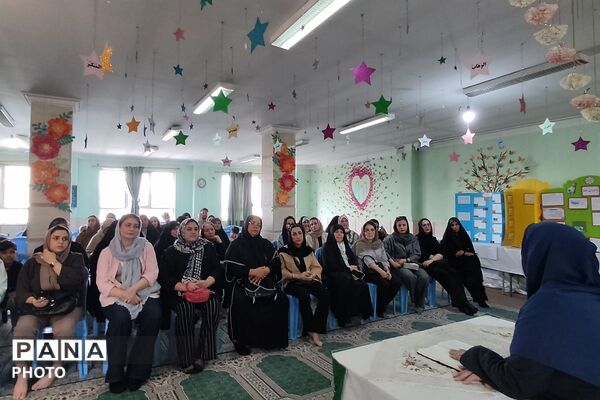 جلسه آموزش خانواده در دبستان پانزده خرداد ناحیه دو شهرری 