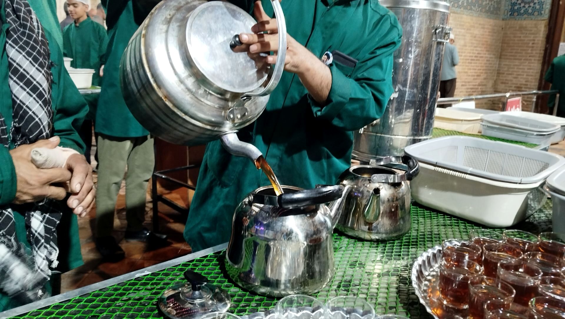 گذری بر غرفه دهه نودی ها و چایخانه حضرت زهرا(س)