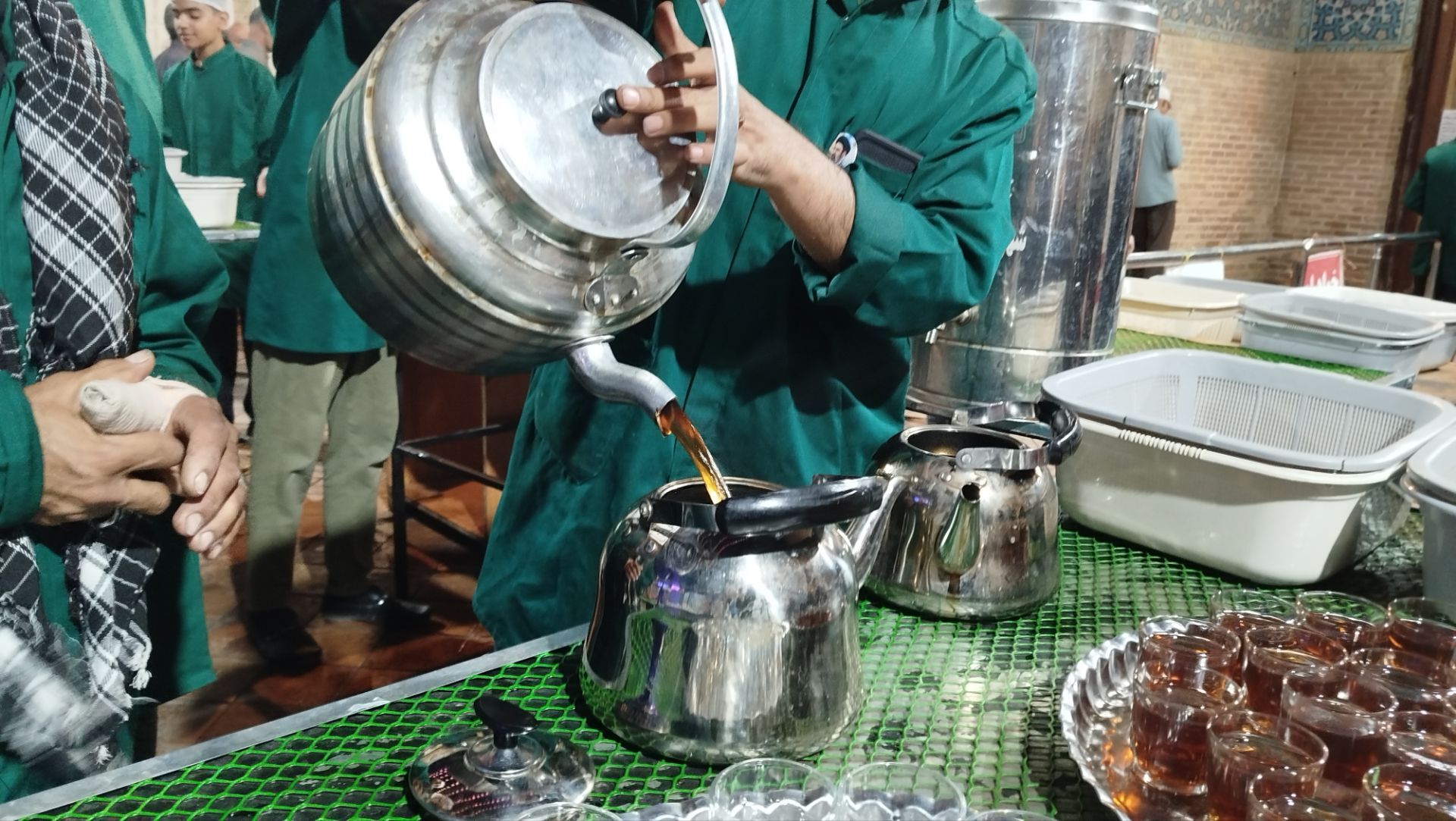 گذری بر غرفه دهه نودی ها و چایخانه حضرت زهرا(س)