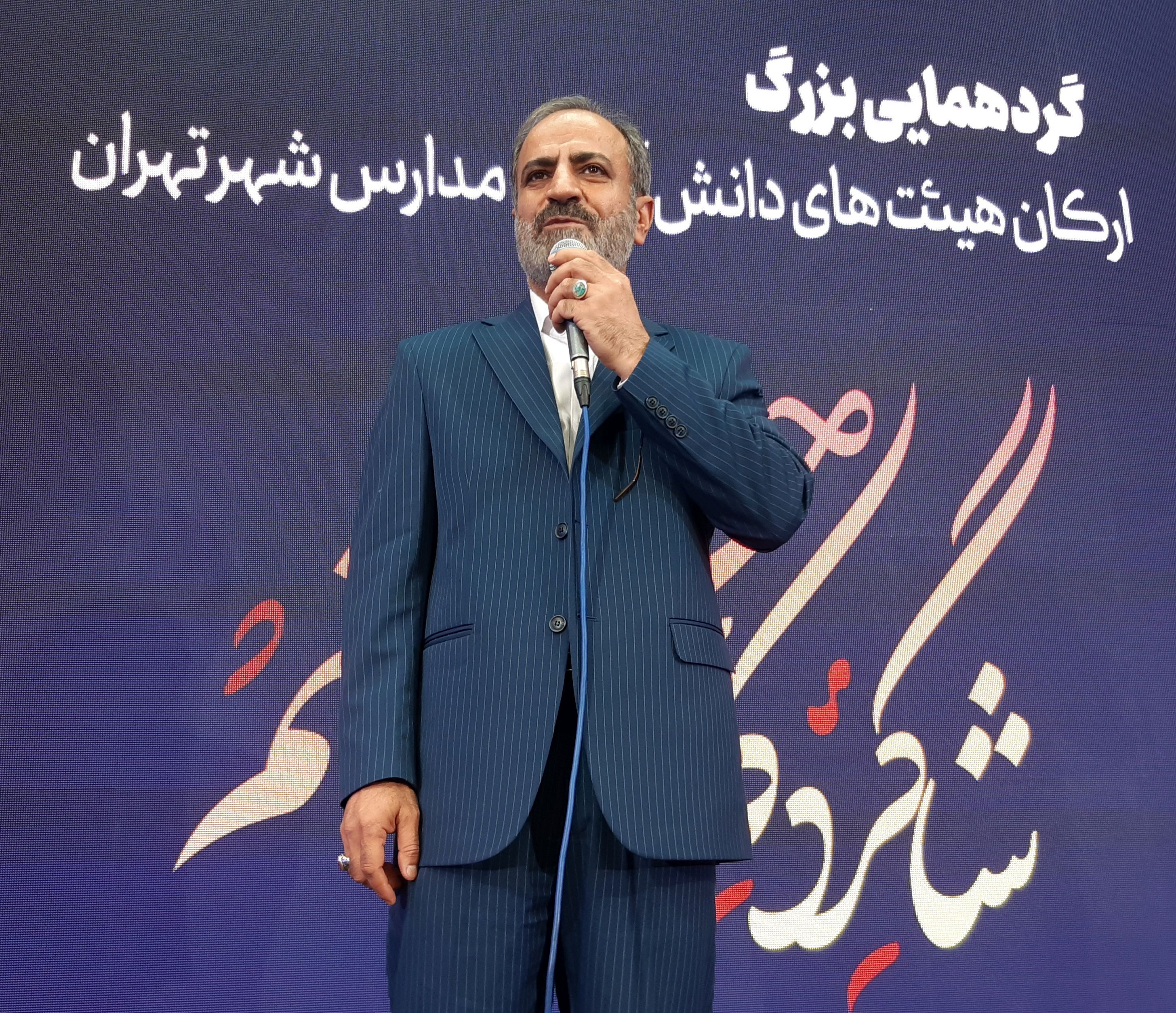 هیئت‌های دانش‌آموزی نقش کلیدی در پیوند میان انقلاب و نسل جوان دارند
