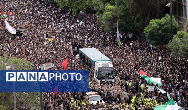 سیل خروشان زائران و مجاوران رضوی در مراسم تشییع پیکر شهدای خدمت