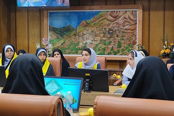 دیدار صمیمی استاندار کردستان با جمعی از دختران نخبه استان