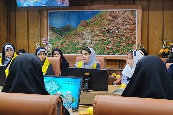 دیدار صمیمی استاندار کردستان با جمعی از دختران نخبه استان
